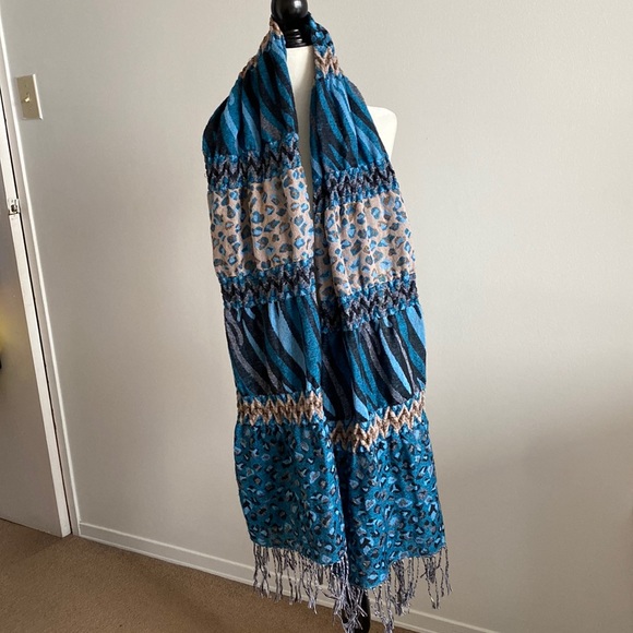 - Beautiful scarf 🧣 for woman’s - Picture 3 of 10